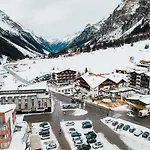 Hotell Mittagskogel Pitztal
