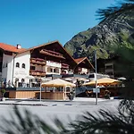 Hotell Mittagskogel Pitztal 4*