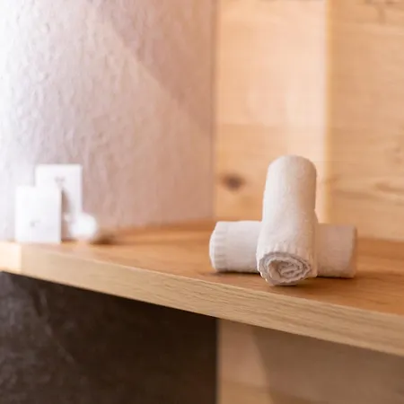 Mittagskogel Pitztal 酒店 皮茨河谷圣莱昂哈德