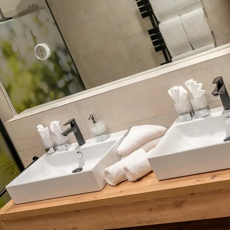 Mittagskogel Pitztal 4* 皮茨河谷圣莱昂哈德