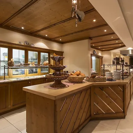 Mittagskogel Pitztal Hotel 4*