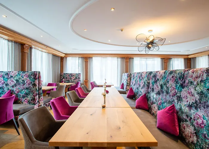 Mittagskogel Pitztal 酒店 皮茨河谷圣莱昂哈德