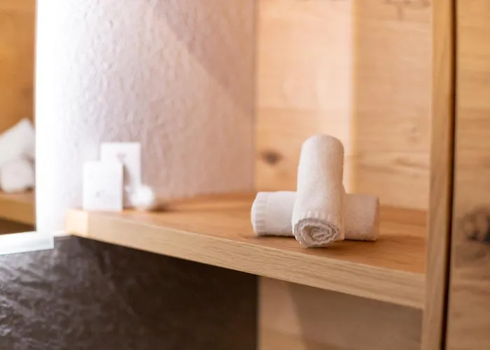 Mittagskogel Pitztal 酒店 皮茨河谷圣莱昂哈德